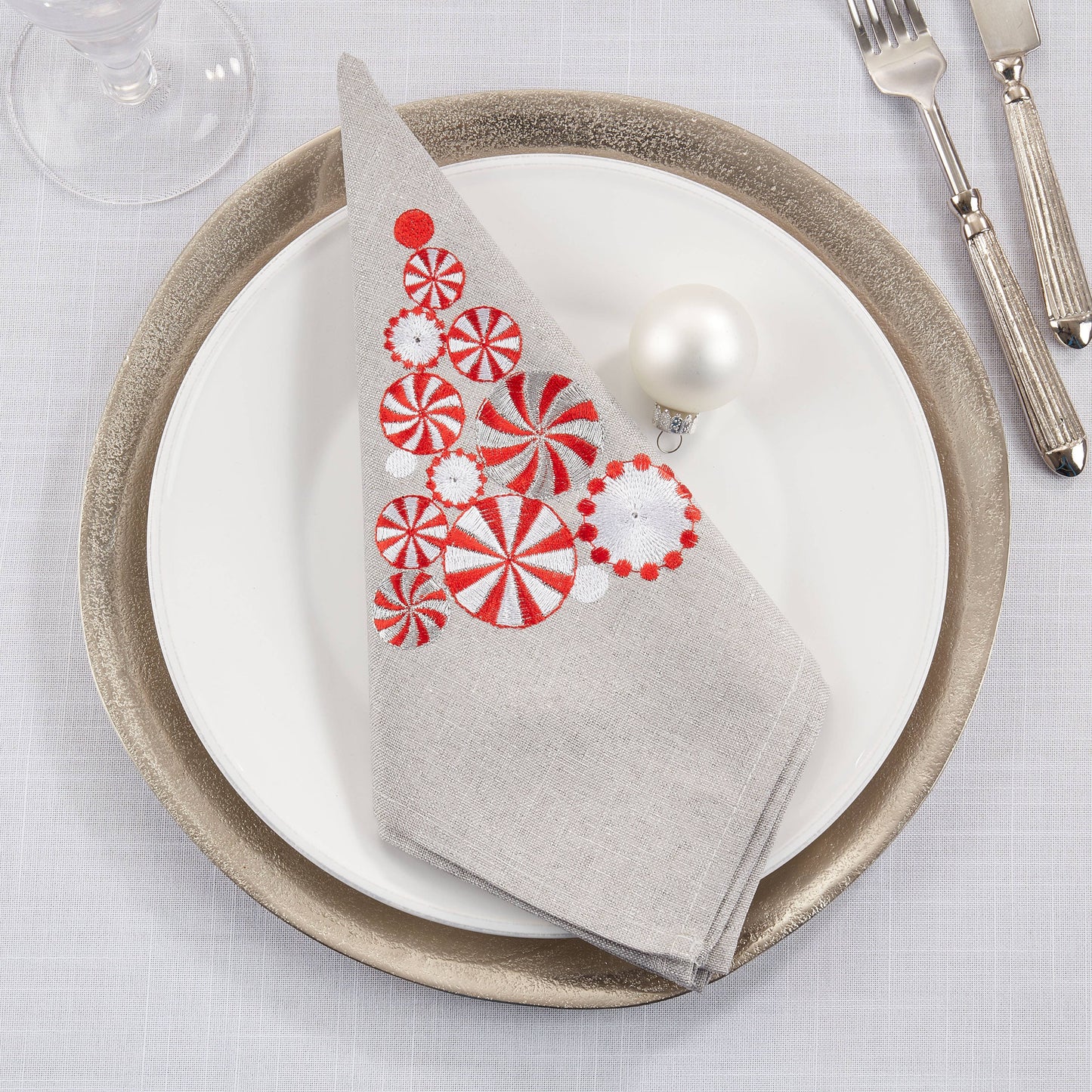 Peppermint Christmas Tree Napkin: Silver / 20"