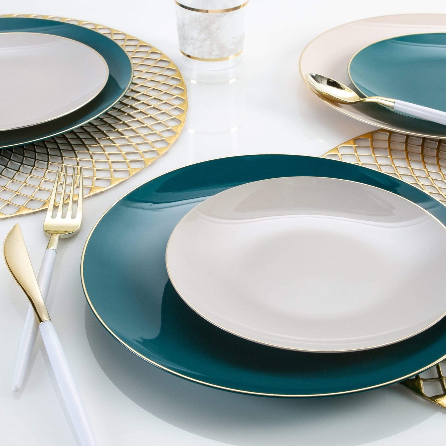 Round Linen • Gold Plastic Plates | 10 Pack: 10 Plastic Plates / 7.25" Appetizer Plates