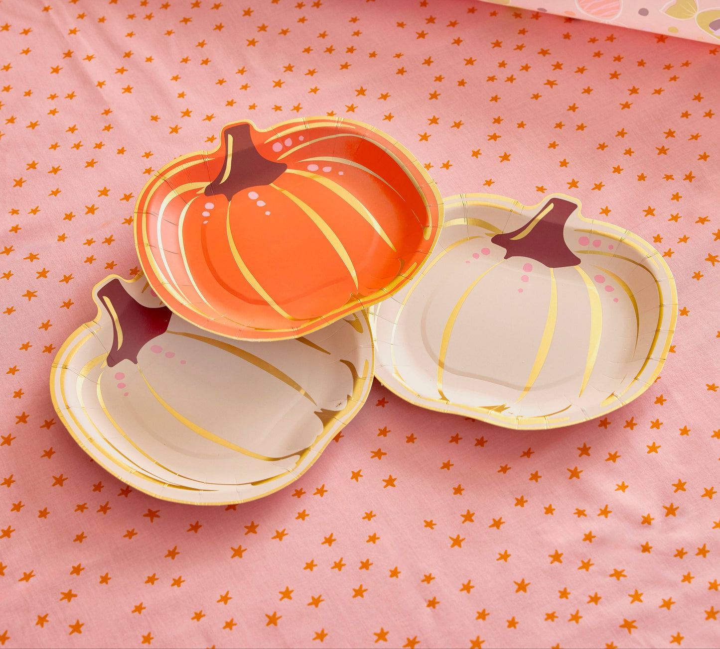 GOURDGEOUS PUMPKIN LUNCH PLATES